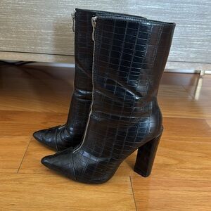 Black Calf height zip up boots